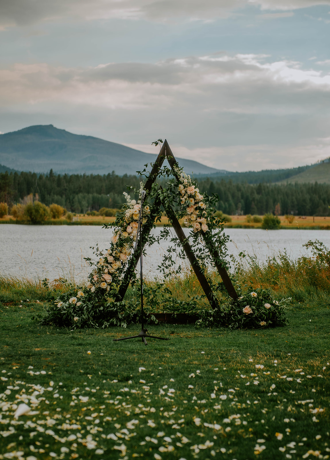 triangle wedding altar at black butte ranch