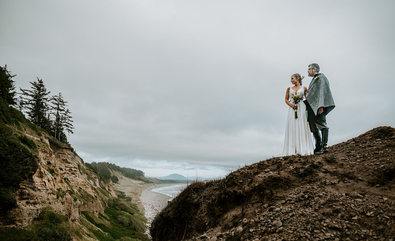 Bride and groom overlooking the Oregon coast