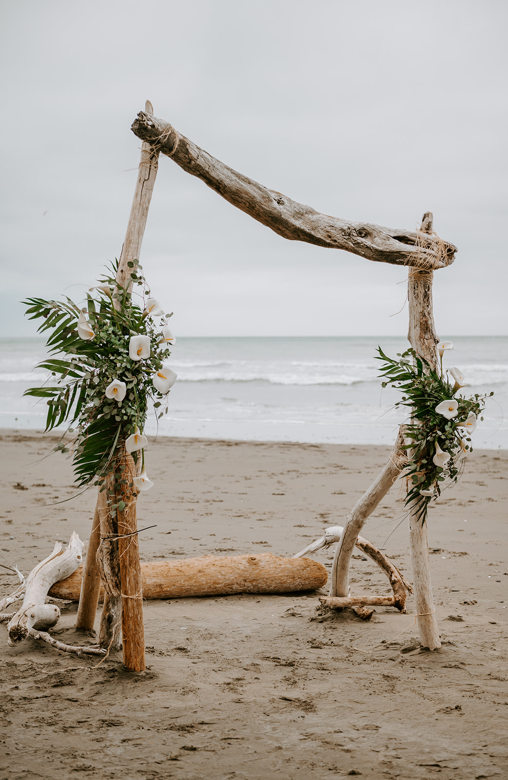 DIY driftwood altar on the Oregon coast 