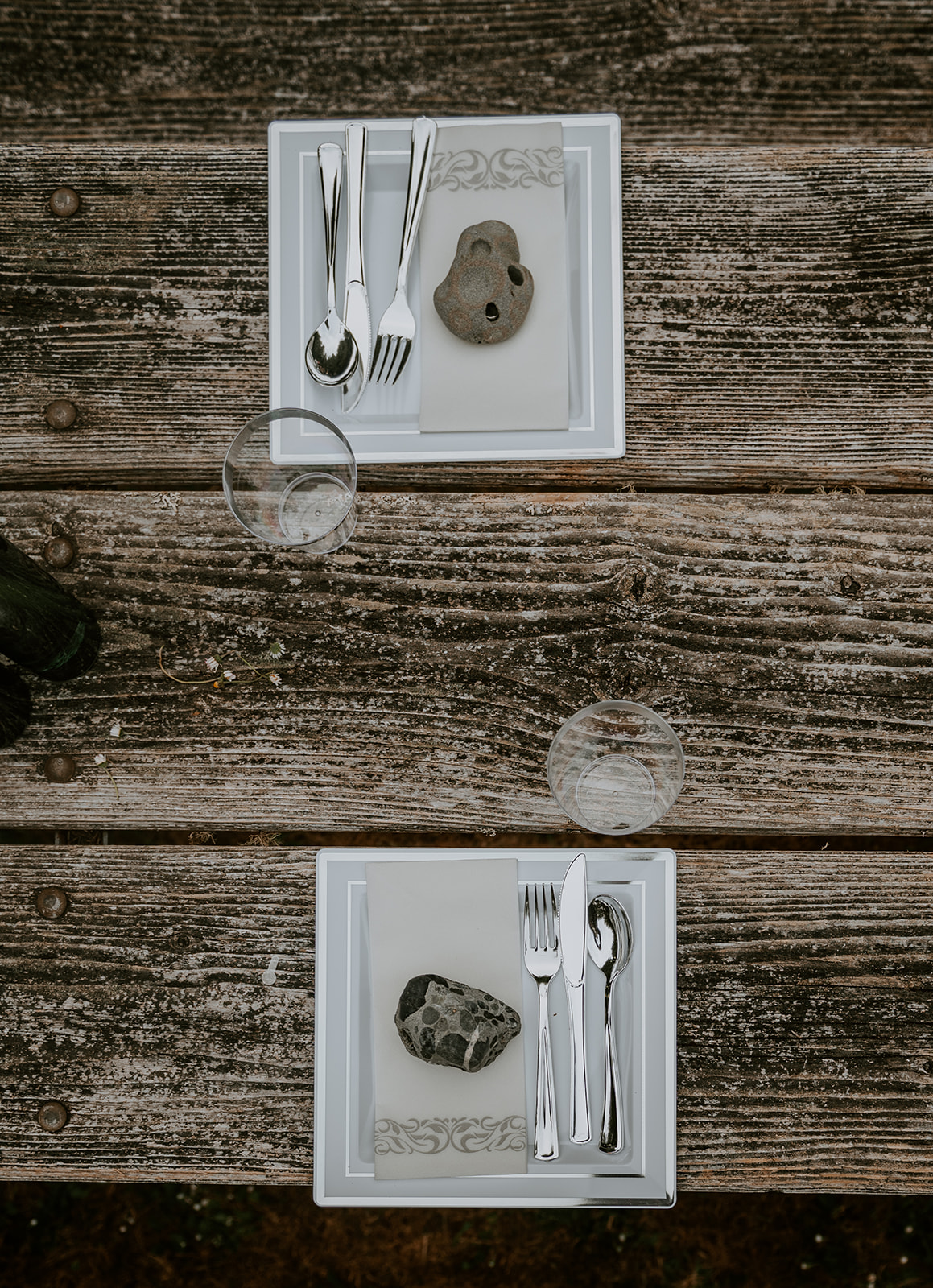 Outdoor wedding plate ideas - how to hold napkins down in the wind