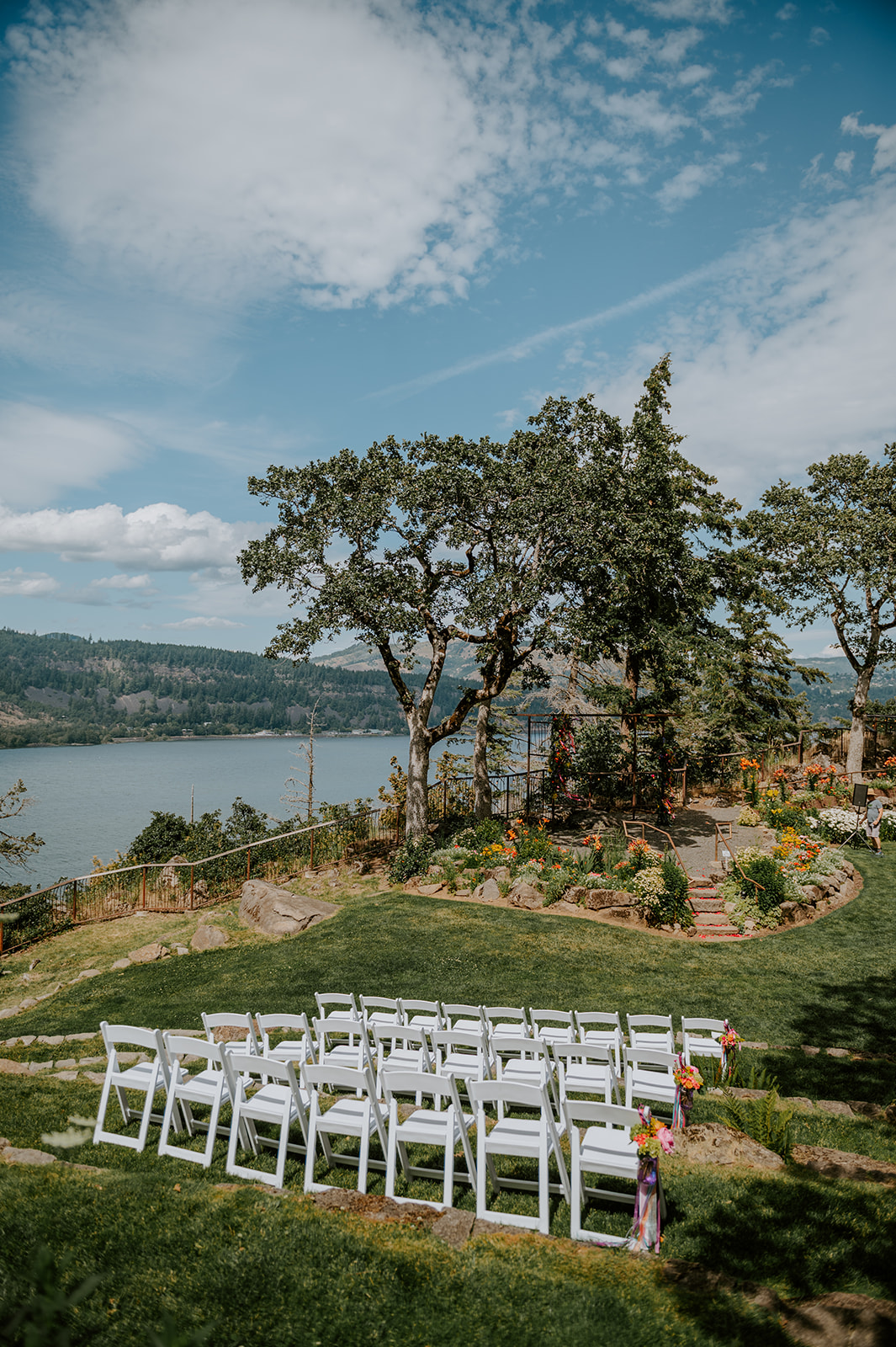 Wedding ceremony at Westcliff Lodge in the Colombia River Gorge