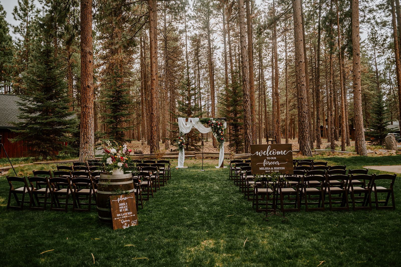 Wedding ceremony location in the ponderosa’s at five pine lodge in sisters