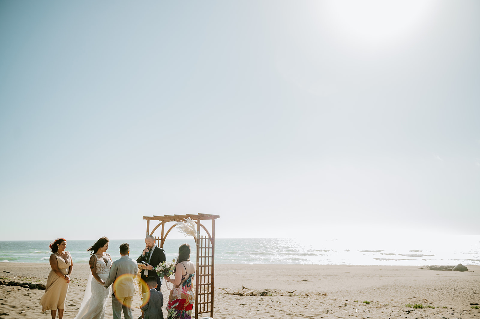 Wedding ceremony at kissing rock beach on the Oregon coast