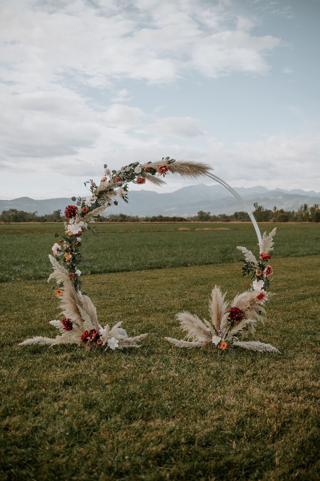 Circular country chic wedding arch with pampas grass