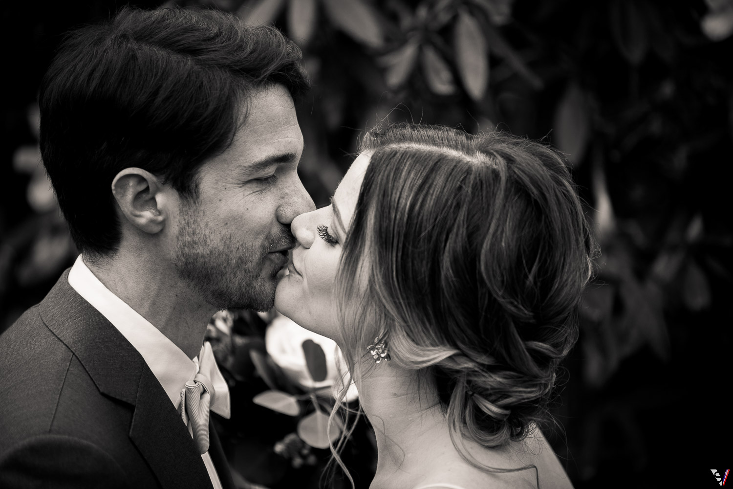 kiss bride groom Vancouver