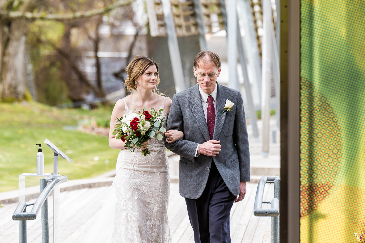 the bride arrives with her father at the Pavilion QE park.