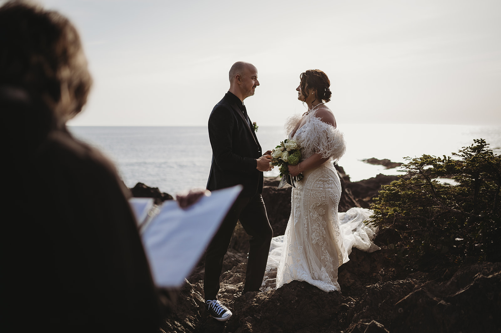 Couple elope in Ucluelet and say their vows on the buffs next to Black Rock Resort