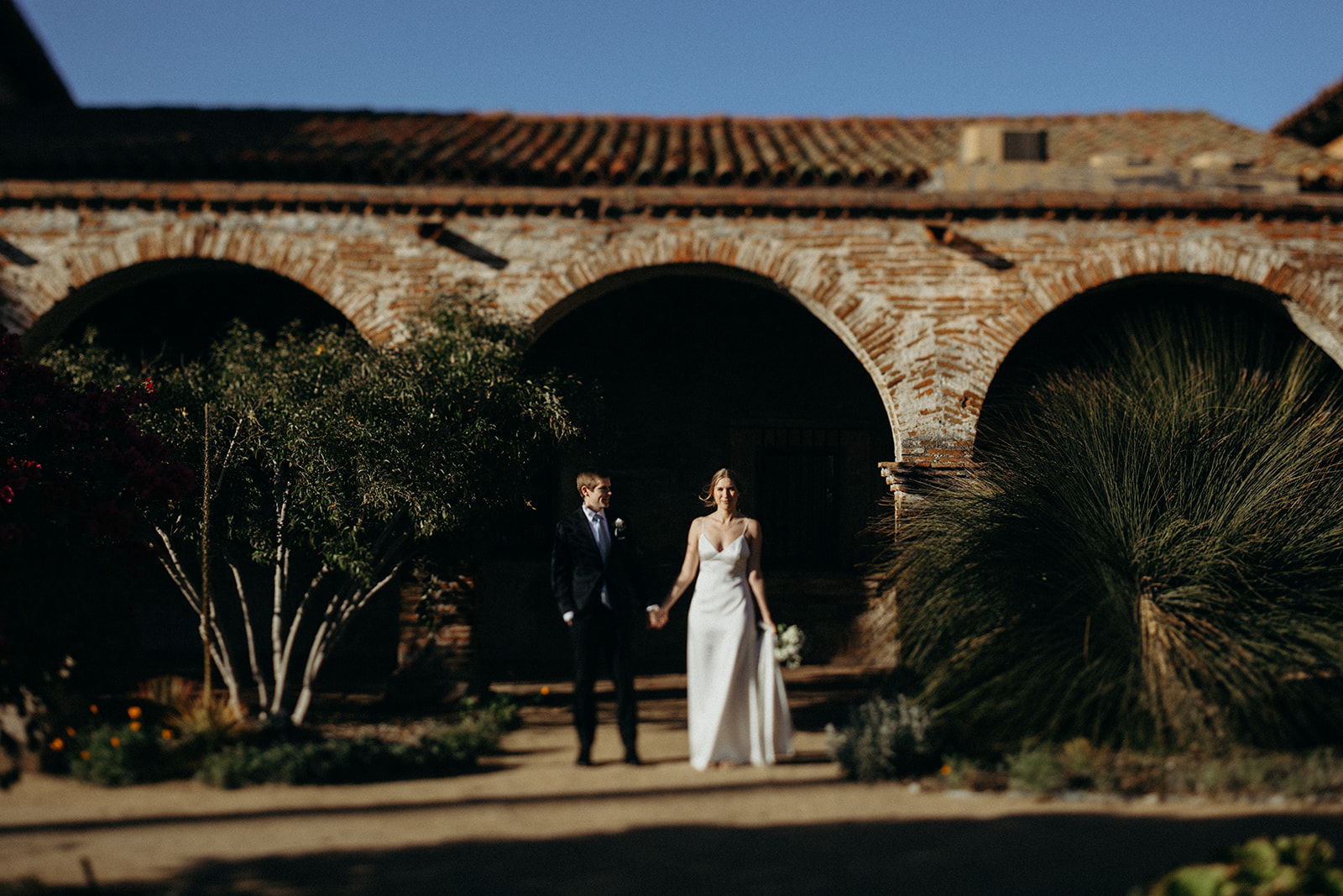 bride and groom at the mission san juan capistrano