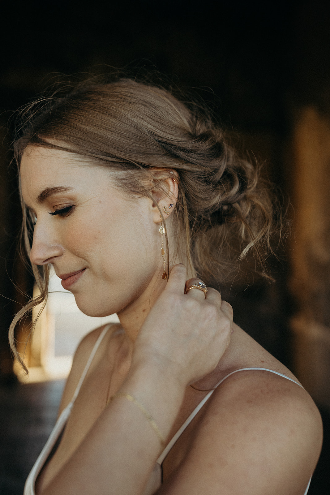 bride wearing dainty gold jewelry 