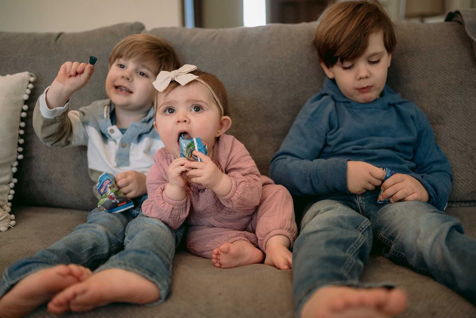 kids eating snacks on the couch