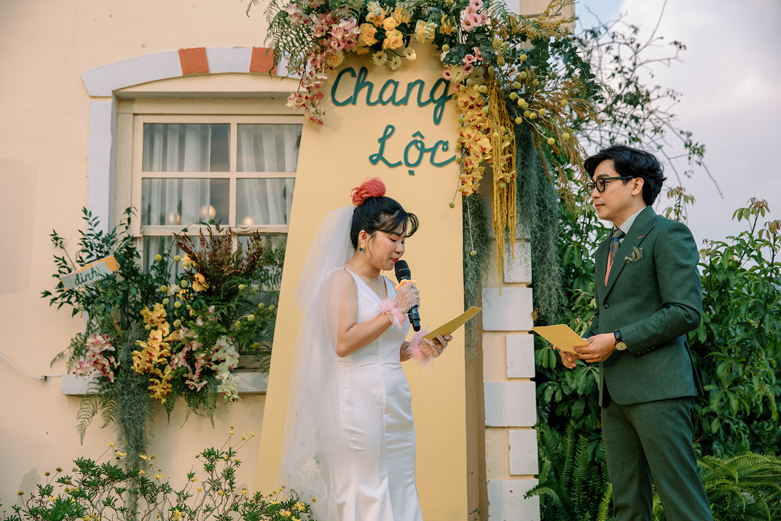 vow exchange in a micro intimate wedding in Dalat