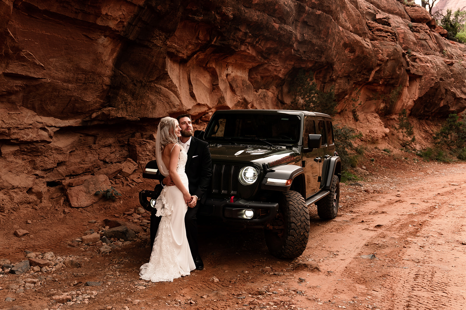 Merry Go Round Rock wedding and elopement jeep rental