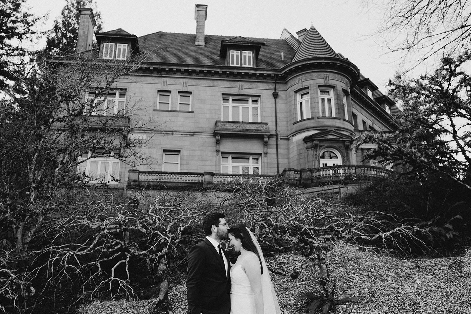 Bridal portraits at Pittock Mansion in black and white
