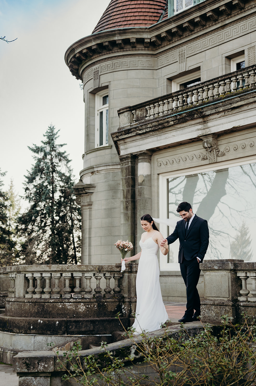 Pittock Mansion elopement on the steps