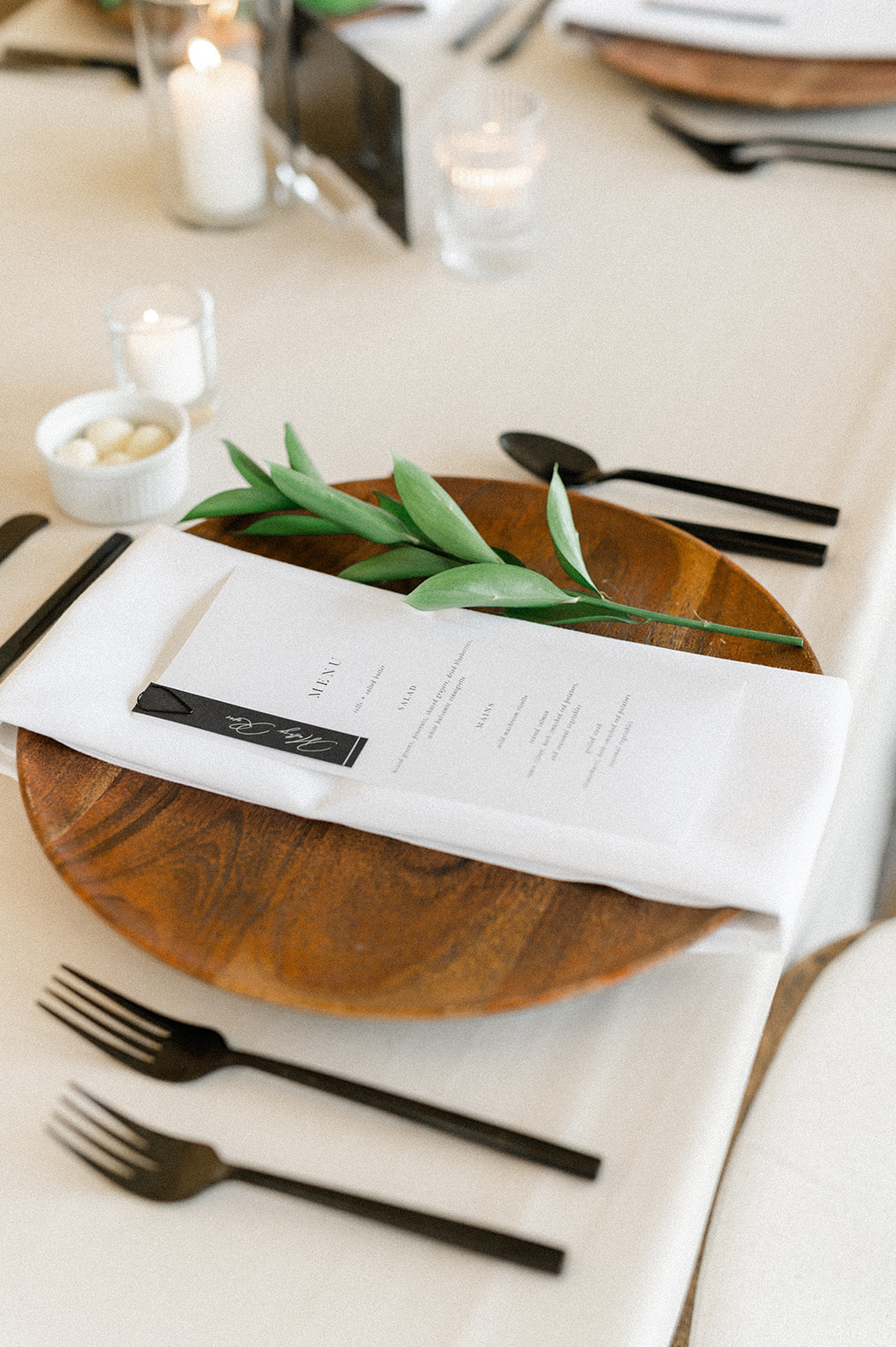 Modern minimalist table place setting for Oregon wedding