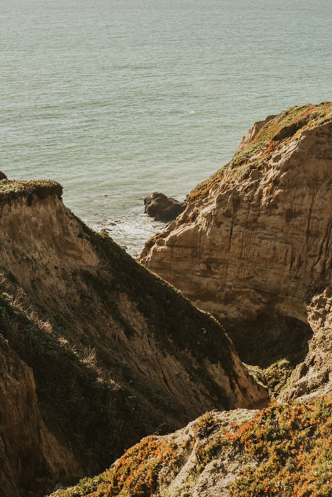 Cliffs overlooking the ocean, Pacifica, California