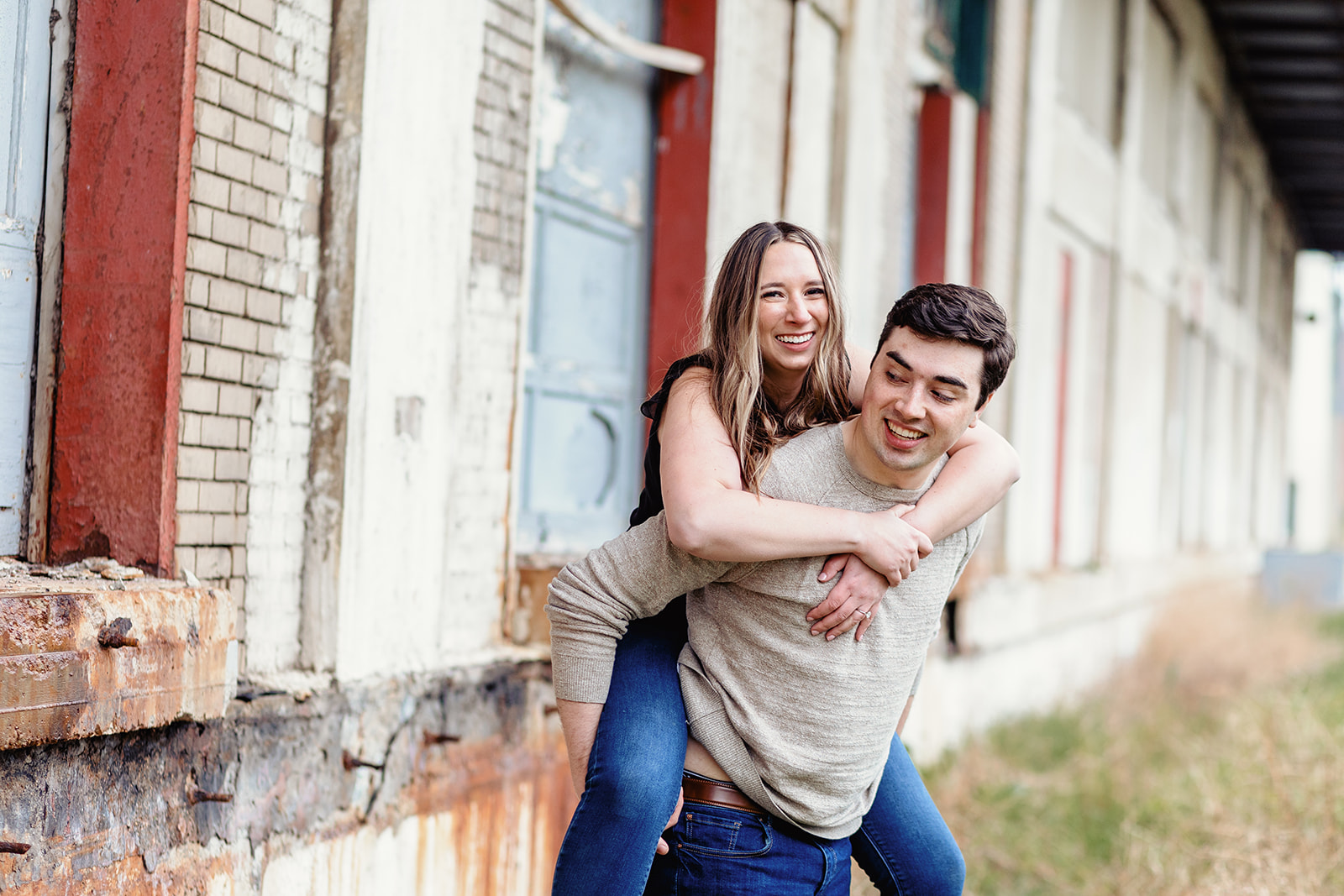 A rainy day engagement session at the Toledo Zoo and Middlegrounds Metro Park. 