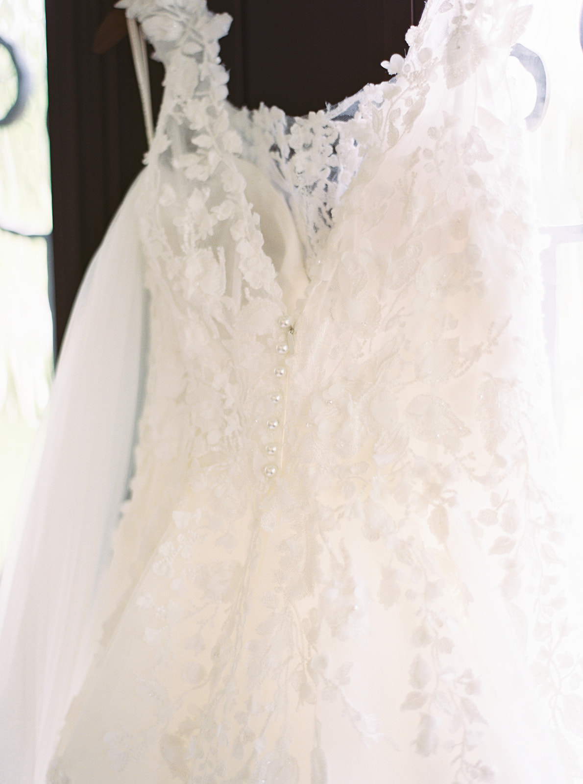 morais vineyard winery virginia bealeton wedding lace a line white wedding dress poofy flowy flower details long veil