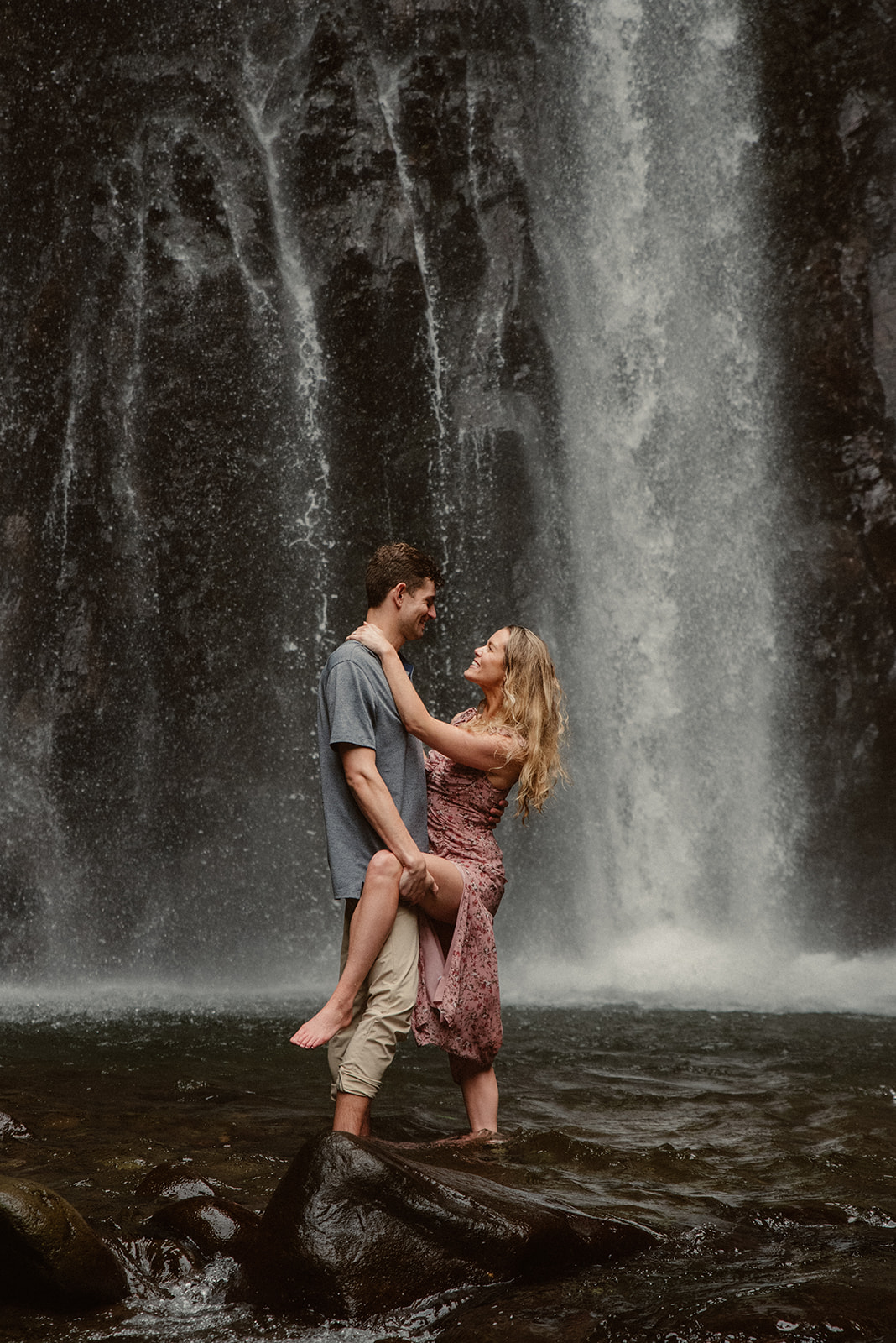 El Tigre Waterfall, Monteverde, Costa Rica, Couple and engagement session, Joice Dahianna wedding photography
